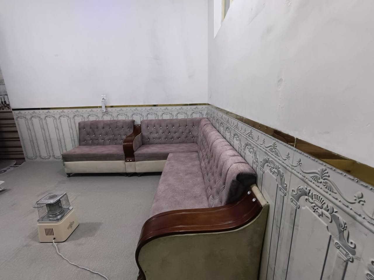 ديوان للبيع
السعر 150 الف فقط 
المكان الكوت حي الزهراء شارع المدارس
***********
