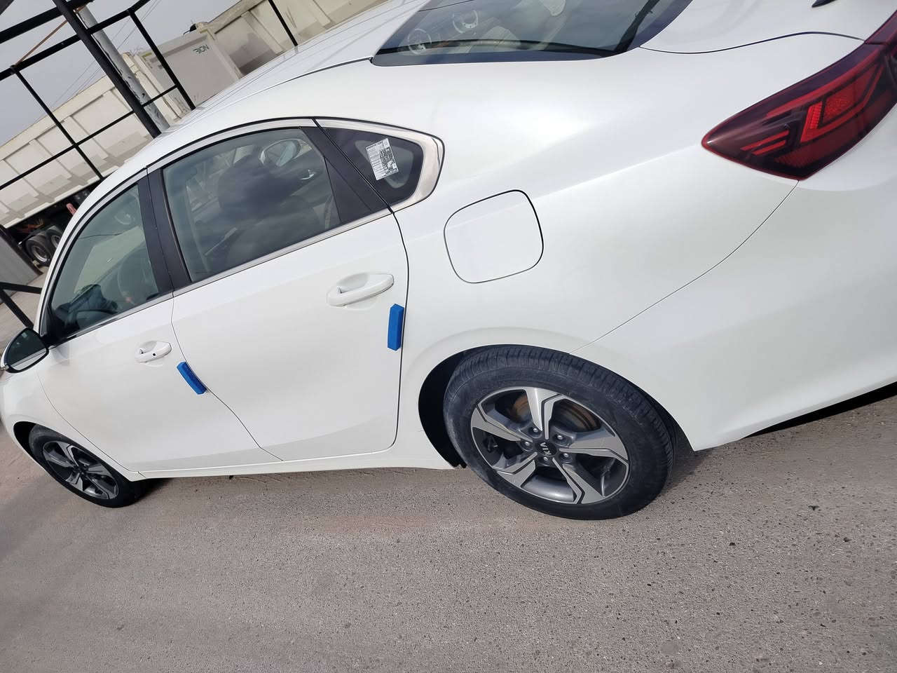 السلام عليكم
سيراتو 19
 فول عدا الفتحه بصمه تشغيل عن بعد حساسات تبريد قطعتين لدات وباقي المواصفات معروفه سياره جديده كير محرك تبريد كفاله
 بيها  الصبغ   شبرين بدوسه موجود صوره قبل صبغ

وبيها بارد بداير جاملغ خلفي  باقي سياره كفاله  هزه وسنويه وارقام كله جديد 
ماشيه 93 
رقم بغداد بسمي 

مكاني سماوه 

تفاصيل اكثر خاص او اتصال 

***********
