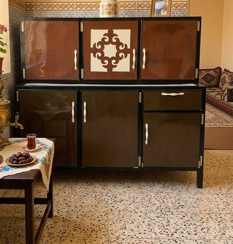 كاونتر قطعتين اخو الجديد ميز طعام معه 4 كراسي  جديد للبيع مكان حي الجهاد الرفاق بغداد ***********
