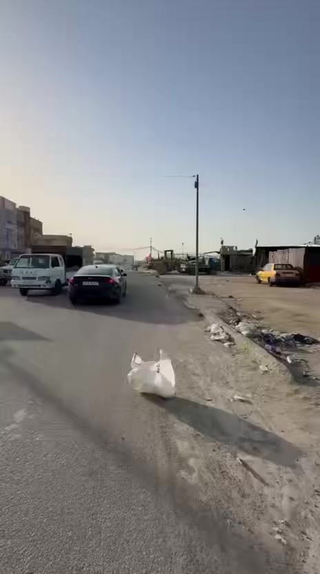 السلام عليكم قطعه ارض للبيع المساحه ٢٠٠ مع التشجير ٨٠٠ متر  زراعي سند ٢٥  الموقع بلديات حي التراث قرب المول الجديد السعر ٣٢٠ وبيه مجال  الاستفسار ‭٠٧٧٧ ١٣٤ ٠٥٢٩‬ واتساب
