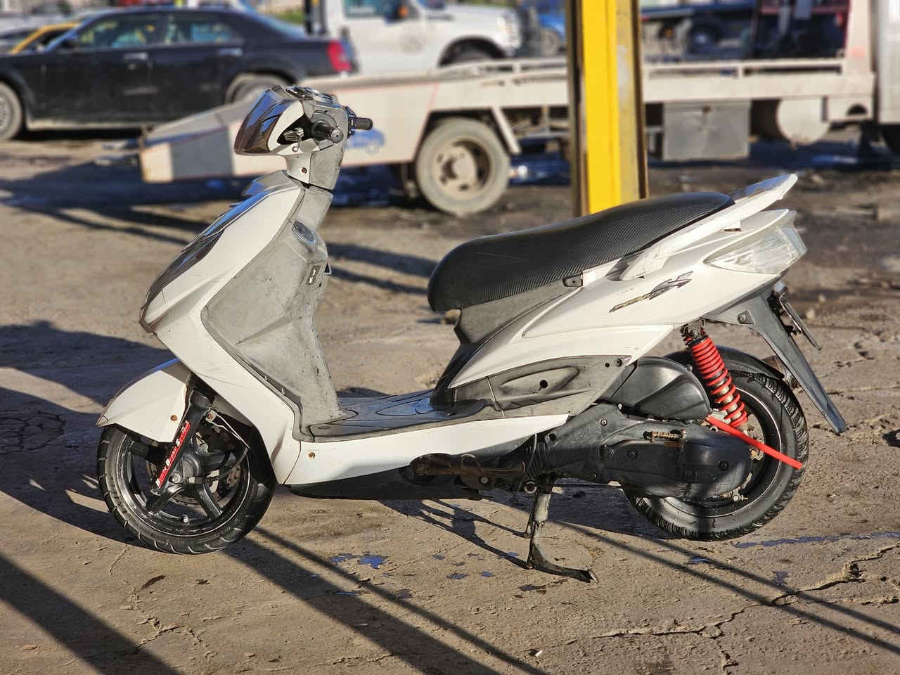 السلام عليكم سكنس فحل كابريتر كوري
الدراجه بلاديه سلف هندر كهربايات كله شغاله نكره الدراجه المكينه متسمع صوته كله جاهزه بيه بس الهورن محترك والدشبول يشتغل بس ميقره والباقي كله شغاله الدراجه احله من الصور وتجي تكلب وشوف النضافه بعينك عارضه ب٧٠٠وبيه مجال مكان البياع تقاطع درويش ***********
