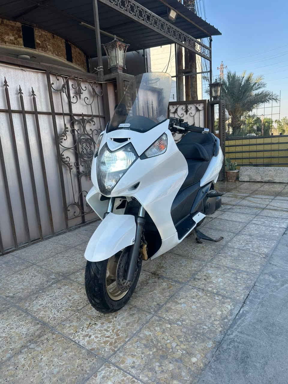 السلام عليكم اخوان سلفر 600امريكي دراجه خير من الله مكينه بعدهة بالچيس ورقم بغداد ثاني يوم تحويل دراجه نضيفه خير من الله السعر 38وبيهة مجال للطيبين الهمتم يتصل ***********
