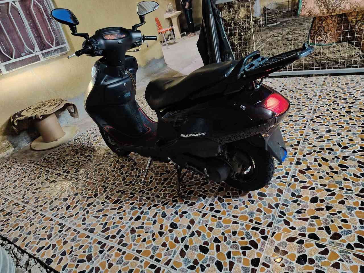 سلام عليكم دراجه سبيسي ياباني البيع
دراجه حلوه ونضيفه مكينه لا دخن ولا تنقص كهربايات كله شغاله سلف هندر كل شغال دراجه نشطه كفراته صليات ابو الختم الشراي يتصل *********** مكان كوت زويريجات
