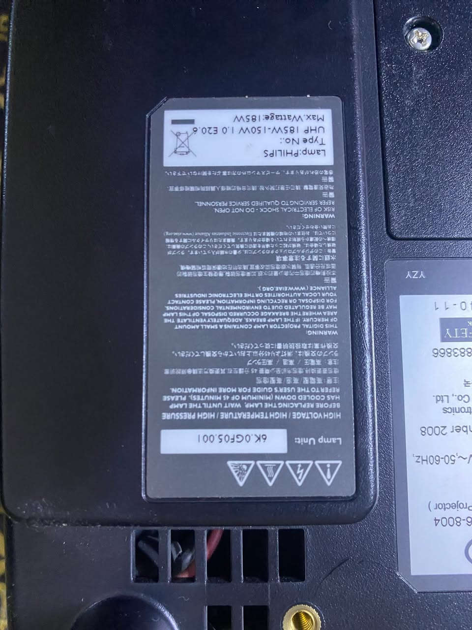 السلام عليكم شباب،
عندي جهاز عرض رقمي (بروجكتر) BenQ MP512 أصلي بالة، الجهاز بحالة ممتازة وشغال 100% والصورة مالته واضحة جداً وألوانها مضبوطة (المصباح الداخلي نوع Philips الأصلي ونظييف).
.
📦 الملحقات القادمة ويا الجهاز:
 الريمونت كنترول الأصلي.
 كيبل الباور (الطاقة).
 كيبلين توصيل.
(ملاحظة: الجهاز بدون الكارتونة الأصلية).
🔌 المنافذ: يحتوي على منافذ VGA و Video لتوصيله بالحاسبات أو الستلايتات.
💰 السعر المطلوب: 50


**إذا كنت صاحب هذا الإعلان وتريد حذفه لأي سبب، رجاءا أرسل رسالة إلى الدعم الفني**