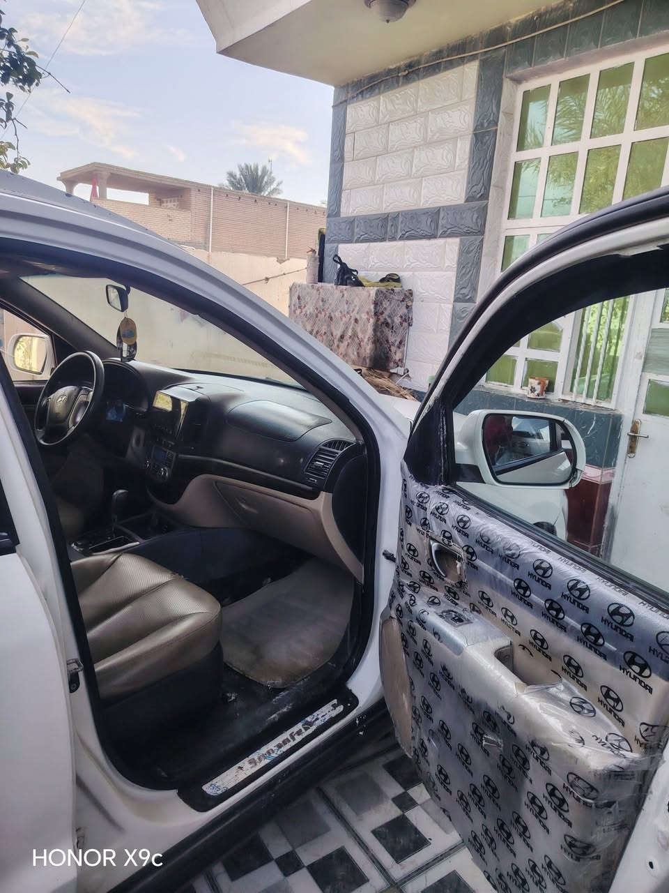 سنتافي ٢٠١٢ السياره خليجي 6 سلندر 7راكب بصمه فور ويل مكينه حداديه تخم تاير جديد السياره بسمي رقم بغداد دولي متجايه مصبوغه عام شواصي لغود مكفوله بجم جديد السعر ١١٥ بيع مستعجل المكان بابل ناحية الطليعه رقم الموبايل ***********
