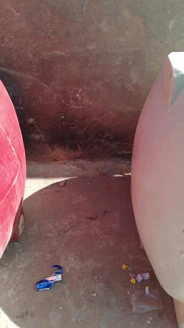 السلام عليكم تنكيات الريان عداد 2لبيع ابو 1000لتر سعر 120الف لاتصال برقم ***********
