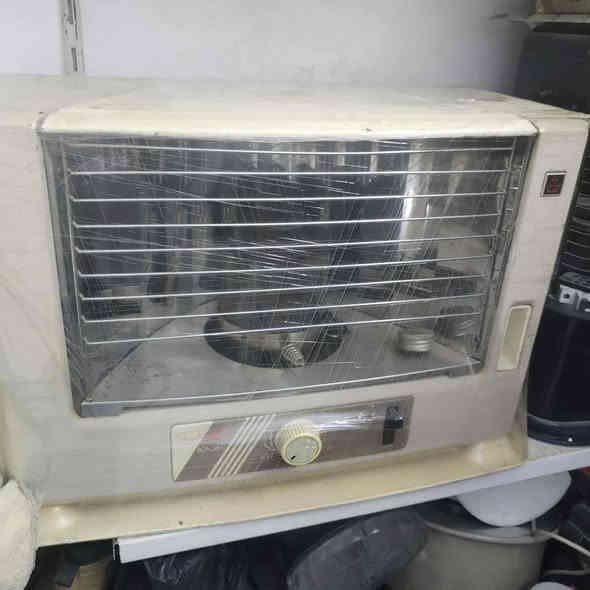 صوبة عشتار الاصلية شركة الصناعات الخفيفة مخزونة قليل مشغله بس القاعدة مالتها صبغته نفس اللون الصوبه مو تجاريه الاصليه ٢٠٠ وبيه مجال العنوان الحريه ***********
***********
