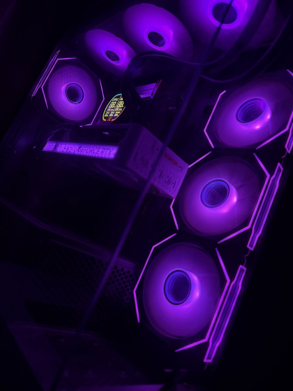 السلام عليكم

📝  ( PC GAMING )

💻 مواصفات:/
▫️  CPU:/  ( INTEL® CORE™ ULTRA 5 225F 10-CORE, 10-THREAD )
▫️  COOLER:/  ( XIGMATEK LK PRO LIQUID COOLER )
▫️  GPU:/  ( GEFORCE® RTX™ 5060 8GB COLORFUL )
▫️  M.B:/   ( AX H810M-A WIFI V20 / BLUETOOTH )
▫️  RAM:/  ( TWINMOS 16GB DDR5 5600MHZ )
▫️  P.S.U:/ ( XIGMATEK ODIN II 750W +80  )
▫️  STORAGE:/  ( CRUCIAL® E100 1TB M.2 NVME )
▫️  CASE:/ ( XIGMATEK BLAST BLACK )

💰 السعر: 1,420,000

📍 مكاني: بغداد - الأعظمية
🚚 التوصيل: بغداد (5 آلاف) | المحافظات (6 آلاف)
📞 رقمي: ***********
