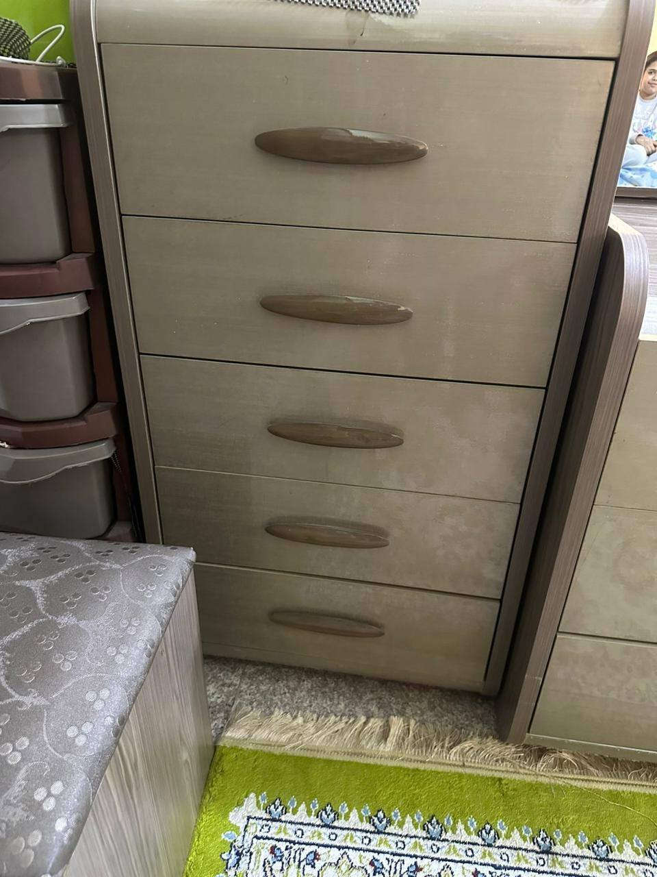 غرفه نوم نضيفه كلش تركيه سعر 750 الف مكاني بغداد العضميه ***********
