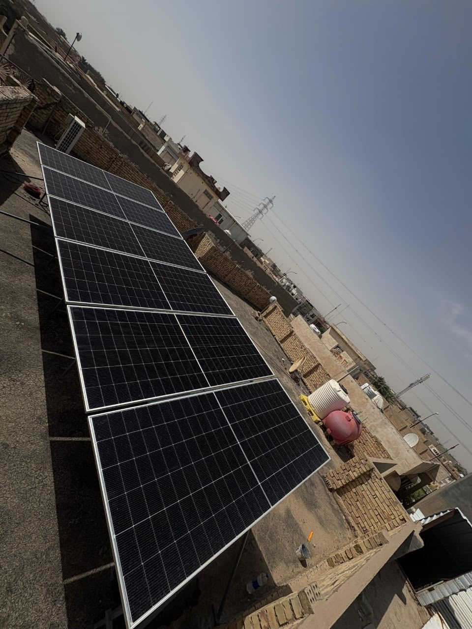 تحية طيبة ..  من مكتب الرؤيا الحرة للطاقة المتجددة
من الأرشيف بتأريخ 2025/5/16 :-
 تجهيز وتنفيذ منظومة طاقة  شمسية للأخ الأستاذ علي عبد الله زناد أبو أثير واسط العزيزية الجمعية الأولى 
بقدرة 12 امبير نهاري / 5 امبير ليلي 
تتكون المنظومة من
6 الواح لونجي Haimo x7 620w بضمان 5 سنة
أنفيرتر سوليار 4.2 كيلوا بضمان 3 سنة
بطارية ليثيوم فوسفات الحديد 
نوع  s voltt 24 voltt
200 AH 5.2 kw
اس ڤولت الرصينة والمعروفة بالأسواق بضمان 5 سنة
بورد حماية للدخول والخروج من الارتفاع والانخفاض والأوڤر كرنت السحب الزائد 
هيكل حديد جيد وبخبرة واداء هندسي 
مكتب الرؤيا الحرة للطاقة المتجددة إدارة أخوكم يوسف المالكي 
*********** 
***********
