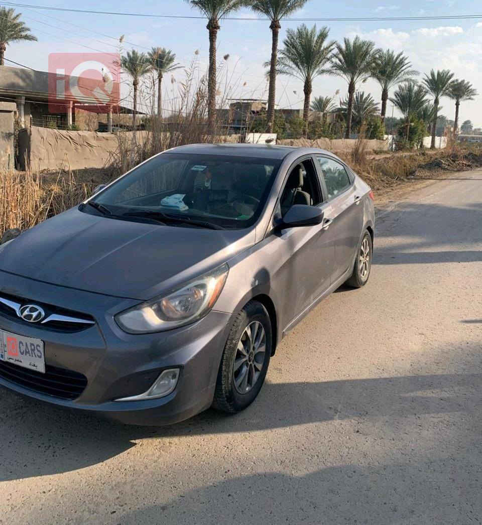 نوع سيارة اكسنت 2014 وارد امريكي  ضرر جنطة وجاملغ خلفي جهه السايق
مواصفات ( مري كهرباء ، ضوء نهاري ،تحكم ستيرن ، مانع انزلاق ، مثبت سرعة , كامره خلفية ، بلوتوث ، مدخل usb ، محرك 1600GDI ,كير 6 نمرة ، ويل كب 
سيارة رقمها بغداد مشروع وطني 
سعر 78 وبيها مجال بسيط 

مكاني اليوسفية  / ***********
