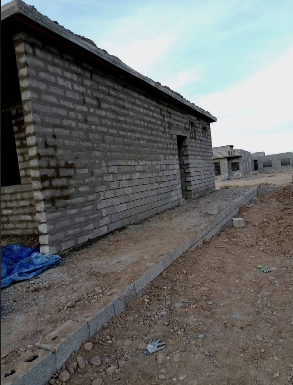 السلام وعليكم موجود كادر عمل
تدريز بيوت
+حفر منهولات
+تصفير بيوت 
+تصفيط اساس 
الاتصال علا رقم ***********
