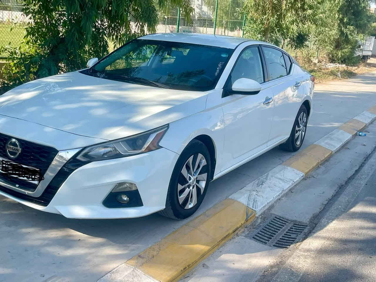 السلام عليكم
نيسان التيما٢٠١٩
مواصفات sبلاس
بيها قطعتين بدون دواخل بدون ايرباك
عليها ادامة كاملة وتخم تاير جديد قبل يومين مسويها
السيارة جاهزة من كلشي 
التواصل ماسنجر
الاتصال
***********
