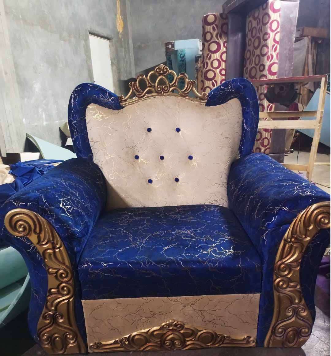 معمل الملكي للأثاث 
دوشمه وتصليح كافه القنفات والدواوين حسب الطلب 
تغيير لون..تصليح.. اضافه سفنج.. تغيير رجليين.. 
عندك تخم قديم نرجعه الك جديد وشرط الشغل 
خدمه توصيل موجوده 
العنوان ناصريه حي الشهداء 
للاستفسار اكثر 
***********///***********
