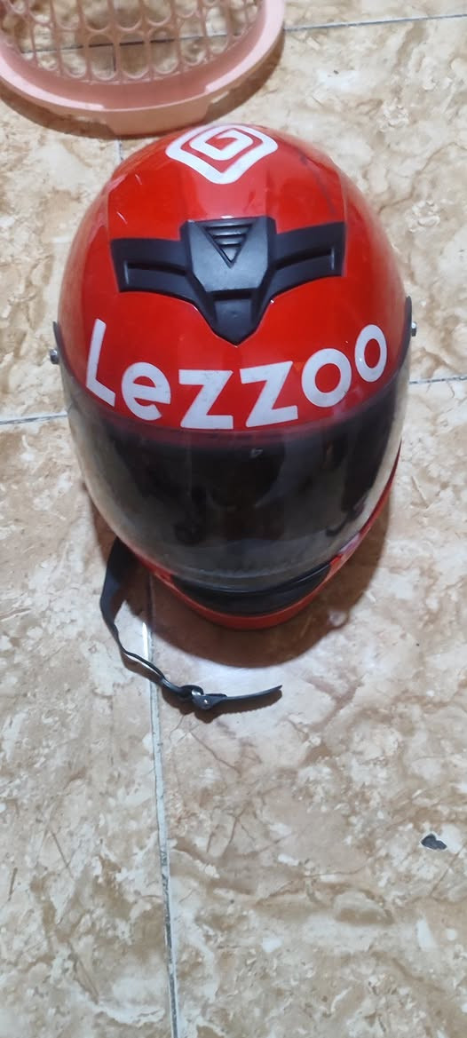 مطرية بعشرة الاف مقاس كبير لتواصل ***********

اربع خوذ للبيع
