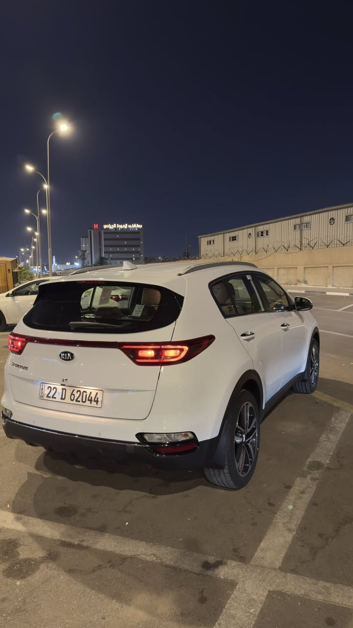 السلام عليكم سبورتج موديل 2021.                                  ماشيه 32 الف ارقام جديده سنويه ل 2031                                ***********
