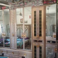 غرفة ملكي ١١ قطعه شرط النضافه للاستفسار 07828860413