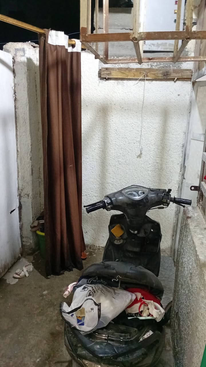 بيت للبيع المساحه 50 متر الموقع حي اور منطقه الشيشان البيت يحتوي على طرمه بلبدايه وصاله جبيره وغرفه جوه وغرفه فوك وصحيات وبلكونه خارجيه تعاي ادزلك مقاطع لبيت منطقه اصولي سند ***********
