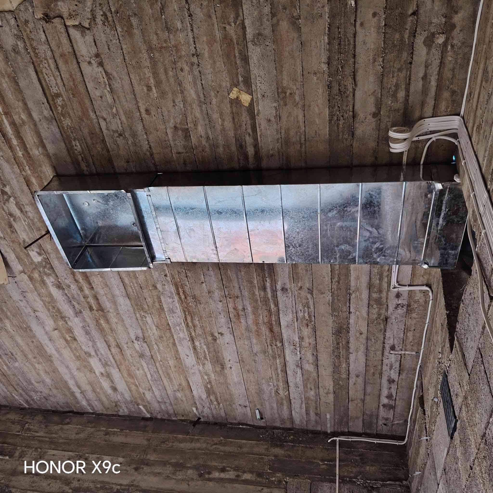 دكتات تبريد مركزي  مجاري هوائيه
شغل شرط هندسي وتوزيع الهواء بالتساوي وسليكون لمنع التسريب وتثبيت سيبورتات
#مهندسين #مقاولين #بناء #دكتات
***********
***********
