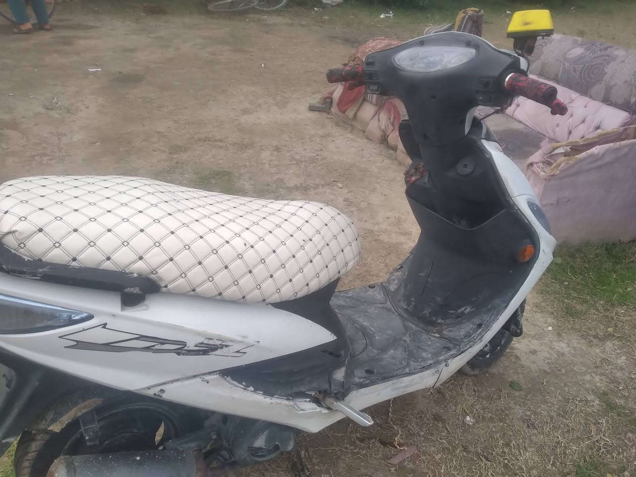 سلام عليكم دراجه كامكو الربيع الدراجه نضيفه تجي وتشوف بعينك المحرك140 مكاني الرمادي السعر 235 بيها مجال الرقم***********
