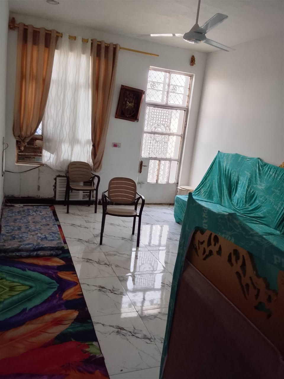 سلام عليكم بيت البيع او مروس حسب قناعا هور رجب خدماد كامله   شارع ابو دخيل اول شارع غرفتين نوم غرفه الفوك كبيره معا صحيات الفتفسار *********** سعر 95 بي مجال شويه
