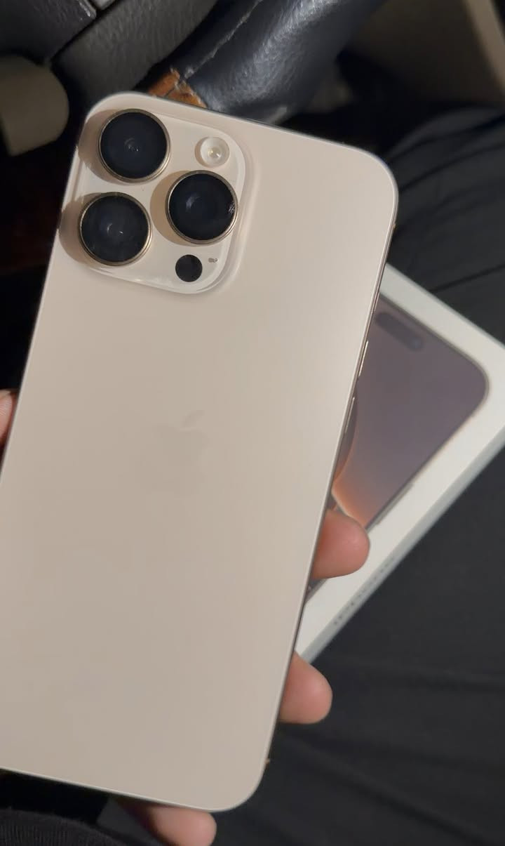 لام عليكم آيفون 16 برو ماكس بطاريه 100 مشحون 180 مره مستخدم 4 اشهر اقل هم ذاكره ربع تيره نضيف فوك متصور ملحقاته موجوده كامله  مليون 475 الف وبي مجال  ال تواصل 
 وتأخذه على فحص قبل كلشي ***********
