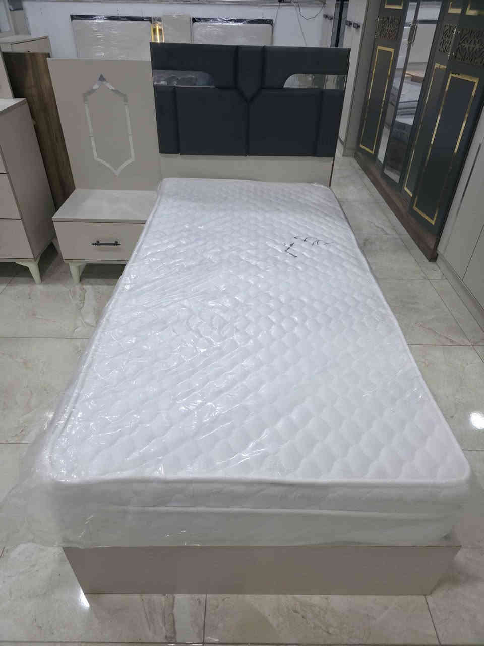 🔥 عرض خاص لغرفة نوم شبابي 4 قطع جديد بالكرتون!
🛏 الغرفة تتكون من:
• سرير نفر
• كنتور 6 باب 
• ميز تواليت 
• كومدينه 
💸 السعر  335 دولار
📍 معرض جودي – دهوك
📞 للاستفسار والطلب: ***********
---------------
#معرض_جودي_بدهوك 
🪑 أثاث تركي فاخر
غرف نوم – غرف جلوس – غرف شباب – طاولات – كنتور – أسفنج عالي الجودة
✅ عروض مميزة وأسعار تنافسية
📌 ناونیشان:
⛔مالطا خاری-فرعی ئکی به ری سیناعی- به مبه ری مه دره سه (مالتاژئری)
📌 العنوان:
دهوك – مالطا القديم – أول فرع قبل صناعة تصليح السيارات – مقابل مدرسة الابتدائية
(قريب من مطعم مالطا – كونديه مالطا – خارنگه ها مالتا)
#دهوكا_رنكين #موصل #غرف_شبابية #اثاث_منزلي #زاخو دهوك, العراق
