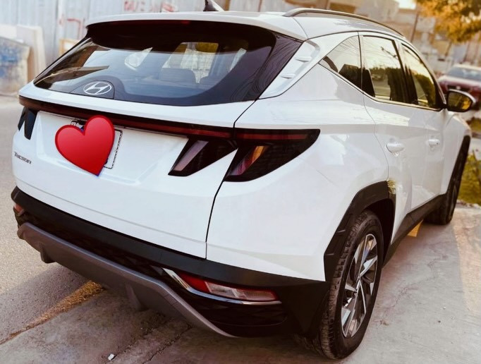 ✅ توسان 2024 لون ابيض 🔥🔥 ماشيه 24 الف
✅ الرقم بغداد الجديد، باسمي مباشرة تحويل

👈فول مواصفات عدا البانوراما
 👈ماشية فقط 25 ألف كيلو 
 👈محرك 4 سلندر دوش 2000 cc

 ✅داخل لون ابيض دشبول دجتل
 ✅لايت زنون كهربائي اوتو ولد امامي خلفي 
✅ بصمتين بالسياره تشغيل عن بعد 
 ✅كراسي كهربائية
 ✅شاشة عريضة ام النفگيشن بلادي
 ✅بردات خلفية
 ✅مرايات جانبيه كهربائية تفتنح وتنسد ويه
السويج

💨حساسات 360
 💨شاشه وابل كار بلي واندرويد اوتو
 💨شاحن لاسلكي
 💨قطعتين تبريد 
 💨اربع مخارج usb
 💨تحكمات ستيرن جهتين
 💨كروس سرعه 
 💨كشنات جلد
 💨شاشه للتبريد لمس 
 💨هاند بريك دگمه واوتو هولد
 💨ثلاث وضعيات قياده 
💨الرقم بغداد الجديد، باسمي مباشرة تحويل
💨السنوية وهزه جديدات

**ملاحظة / بيها تكحيل بسيط بل جاملغ جداً بسيط 
 السيارة نظيفة جداً اخت الزيرو، 
الموقع: بغداد 
 للتواصل: ***********
اكتب تم لمعرف السعر 💵 الرد تلقائي 🤝
