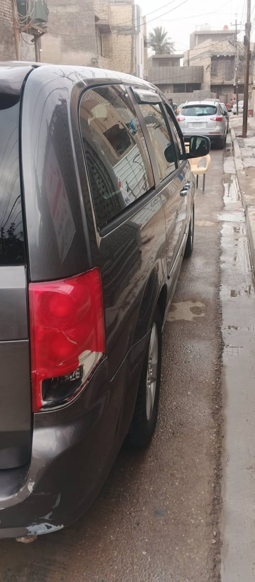 سلام عليكم من رخصة مدير الكروب الحترم دوج كرفان مديل 2014مكينه كير كلهن مكفولات صدر امامي خلفي جديد باتري جديد تخم تايرات جديد  محرك 3600خير من الله السياره ماشيه 127ميل داخل كله اسود تحكم استيرن اكروز سرعه نظام ايكو تقليل سرعه شاشه تشغيل عن بعد بل سقف 6جام 3قطع تبريد كامره خلفيه كهرباء بوب صندق مكانيك منضومة غاز 80لتر حادث السياره جاملغ الامامي جهت السايق وربع البنيد وانضربت اهنا بل عراق جاملغ الخلفي السعر 133استفسار عله رقم ***********
