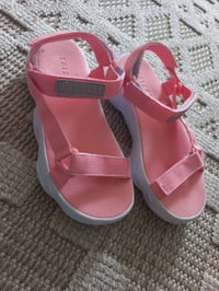 حذاء طبي • قياس ٣٤ • فستان شي ان ٩-١٠