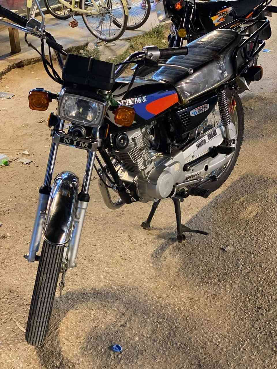 سلام عليكم
نامـا 3👌 احـرف موديـل 2025 الدراجـه🏍️ نضيفـه شوفه عينك😶‍🌫️ بعد احـلـى من الصـور📷
 زنون اـبو 35💸 
كهربائياتـها كلها شغالهـ☄️ ُتجي وتفحص بيدك نصبتها تخـبل ) سعر 580💸 وبيها مجال حك الجيه


**إذا كنت صاحب هذا الإعلان وتريد حذفه لأي سبب، رجاءا أرسل رسالة إلى الدعم الفني**