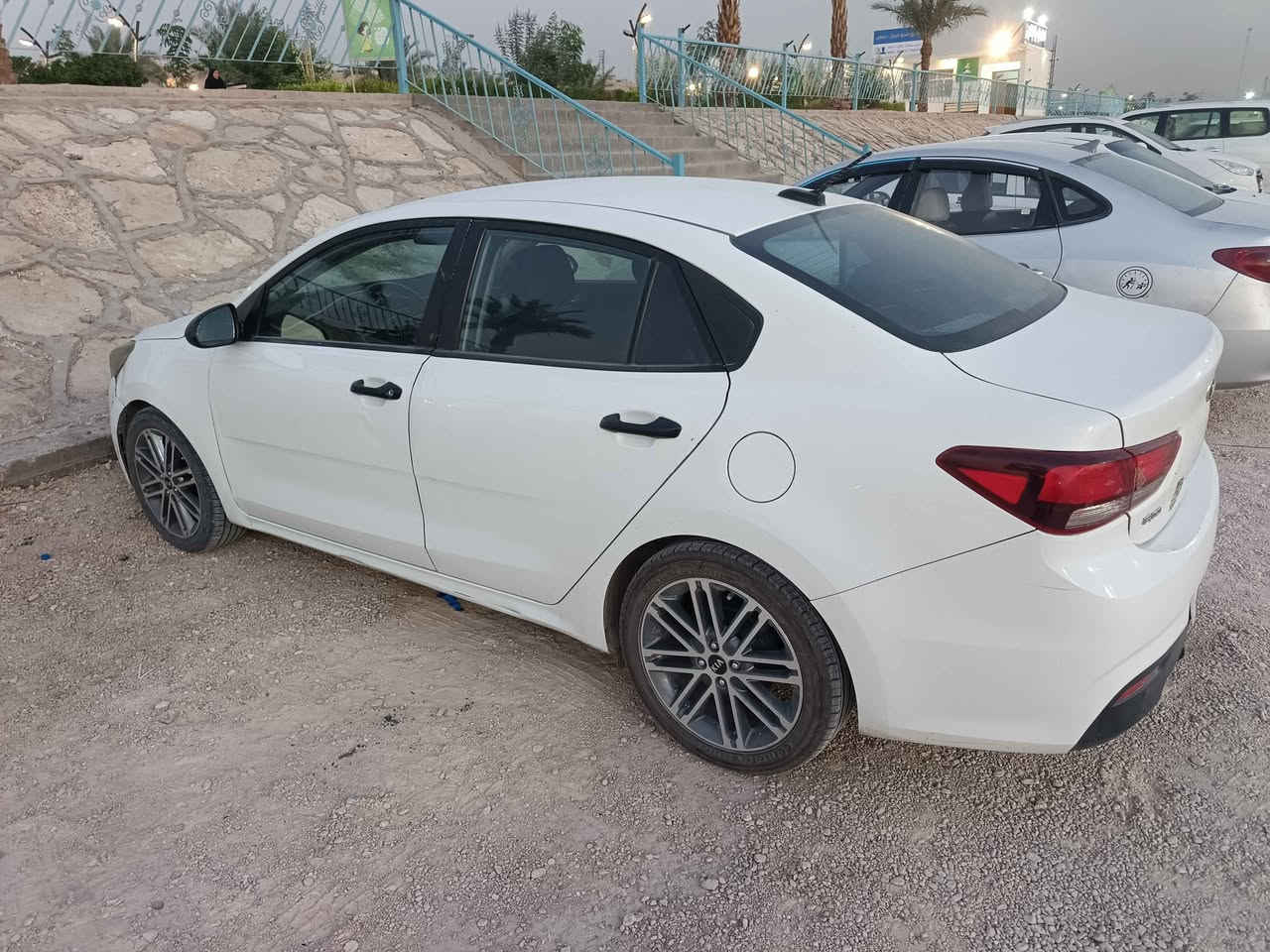 #بيع_مستعجل
#السعر 110
السلام عليكم
كيا ريو 2018 
رقم بغداد
محرك 1600 GDI
وارد امريكي
بيها ضربة بالجاملغ مصلح بأمريكا وبيها بارد بالباب وضربة خفيفة بالايت الامامي
كلها موضحة بالصور
تدفئة تبريد شغالات 
سيارة موظفين من البيت للدوام
سيارة نظيفة ما متعوبة
#110_سعر
بيها غرامات 3 اوراق تنزل من سعرها
***********
مكان السيارة نجف
راعيها بغداد يريد مداور النجف, العراق
