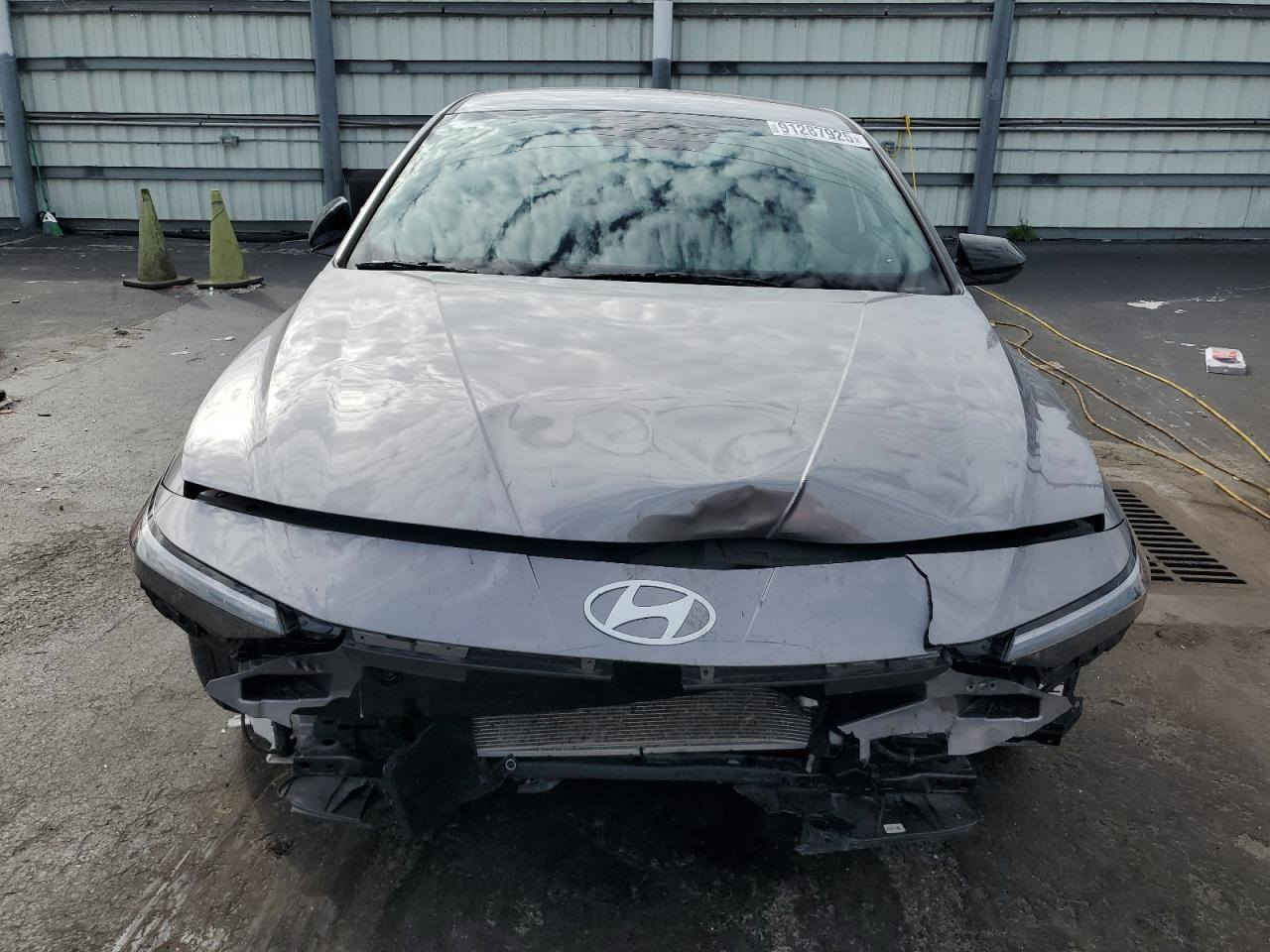 2025 HYUNDAI ELANTRA SEL SPORT
واصل الى ميناء العقبه 111 
واصل بغداد  140 
واذا عندك كتاب شهداء واصله بغداد 122
***********
