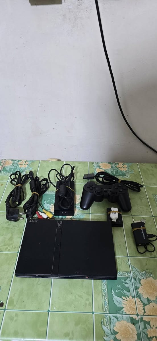 السلاام عليكم
بلي ستيشن [ تو ] يشتغل مهكر خزن بيه ٢٠ لعبه ويشتغل قرص  نضيف جدا جدا كامل ملحقاته العنوان ناصريه مركز بسعر ٥٠ وبيه مجال ***********
