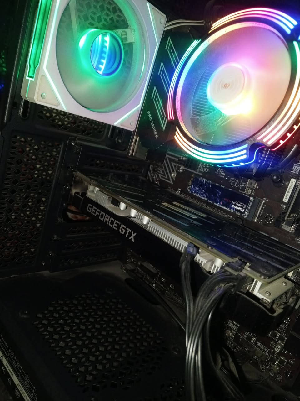 سعرها 580 الف 

 Intel Core i5 9600 K 

Gpu GTX 1660 6GB galax 2fan 

 Msi H510 pro series 

Ram 16 GB hikvision 

Hard M.2 256 GB + SSD 500 GB samsung

Power 550W Bronze 

Case MASS  تحكم rgb 

 Keyboard Hyper x 
Mouse 
بغداد ويوجد توصيل


**إذا كنت صاحب هذا الإعلان وتريد حذفه لأي سبب، رجاءا أرسل رسالة إلى الدعم الفني**