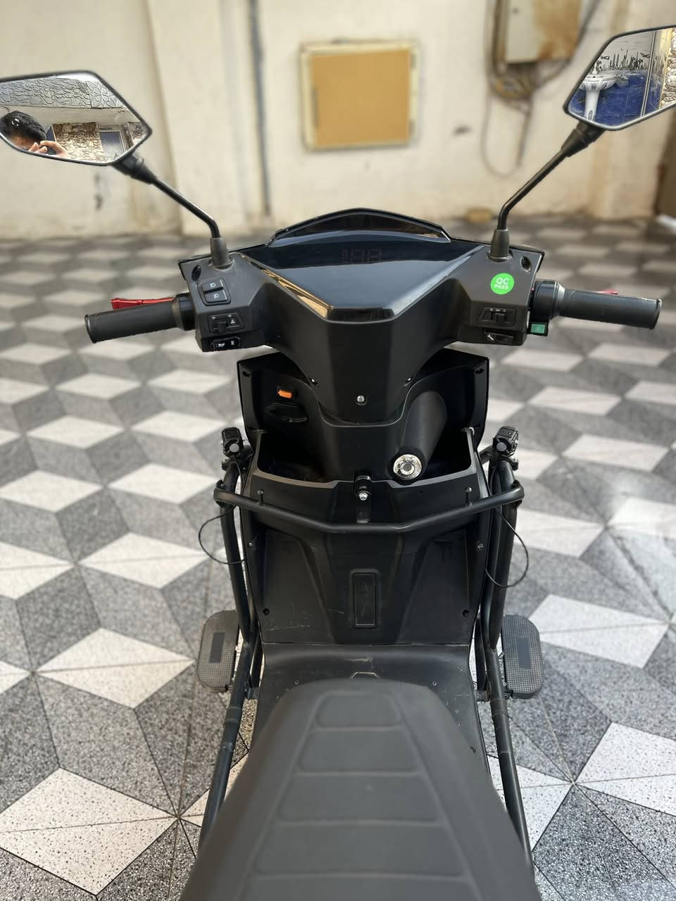 السلام عليكم للبيع. دراجه شحن سكنس موديل2025 فول مواصفات لايتات زنون عالي ناصي بطاريات عل فحص دراجه نضيفه كما موضح بل صوره  السعر 750 وبيه مجال قليل المو شراي لايتعبني عنوان فلوجه حي نزال ***********
