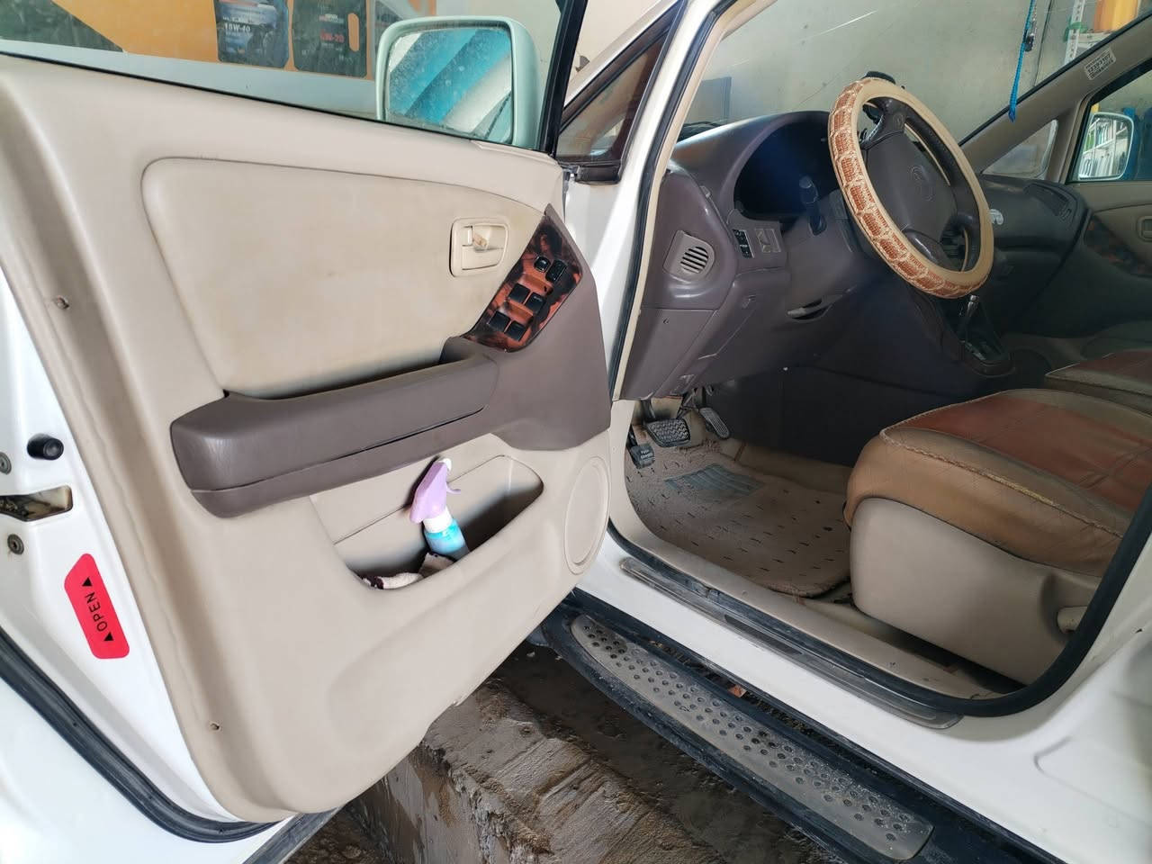 سلام عليكم تويوتا هارير موديل 2000 مكينه 6 سلندر افلون بلاد مكينه جديده حاويه شاده كير جديد حداديه 80 بلميه بدي مكفول كفاله عامه ضربه وصبغ شرط اضفر زنجار مابيه مري شفط 5 راكب دواخل جديده تحويل مباشر تبريد قطعتين.... سعره 75 الاستفسار اكثر اتصل  ***********
