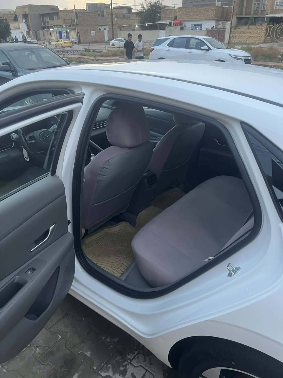 السلام عليكم
النترا خليجي 2023 ابيض
فول بصمه ابواب وتشغيل عن بعد تبريد قطعتين 
محرك 2000دوش
كير at 6 نمر
ماشيه 93 قابل للزياده
سياره خير من الله 
السعر 175 وبيهه مجال 
مكان السياره واسط الكوت 
الاتصال على الرقم 
***********
