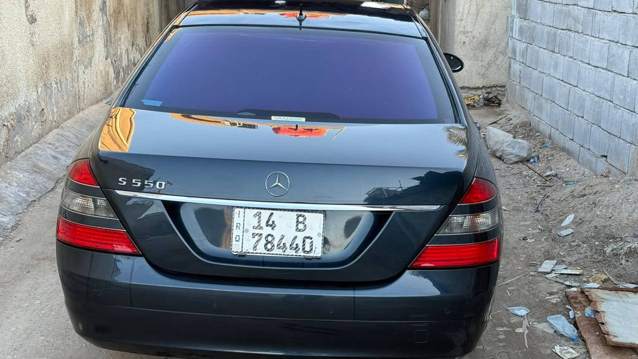 السلام وعليكم مارسيدس  اس  كلاس للبيع موديل 2007وارد ياباني  فول مواصفات سلايت روف طكتين خمس بردات خلفية كهرباء أربعة جام كهرباء أربعة ابواب شفط وجنطة شفط تحكم ستيرن جهتين ستيرن كهرباء كشنات كهرباء كشنات تدفئة تبريد امامية وخلفية ناظور ليلي لايتات زنون مكينة وكير و حدادية مكفولة نوزلات جديدة فيتبم جديد السيارة جاهزة صبغ قطعتين فقط باقي مكفولة غرفة جديدة لون اسود  تحويل ثاني يوم رقم بصره هزه جديده 
السعر 190 وبيها مجال *********** 
العنوان البصره ابي الخصيب
