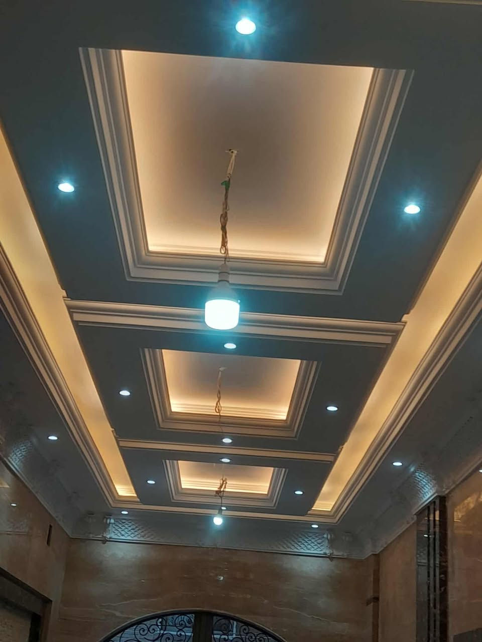 بسم الله توكلنا على الله 
جميع انواع الديكورات 
بديل رخام وبديل خشب 
صباغ دخلي وخارجي 
الشغل داخل بغداد واسعار مناسبه لي الجميع 
م/احمد المصري ***********
