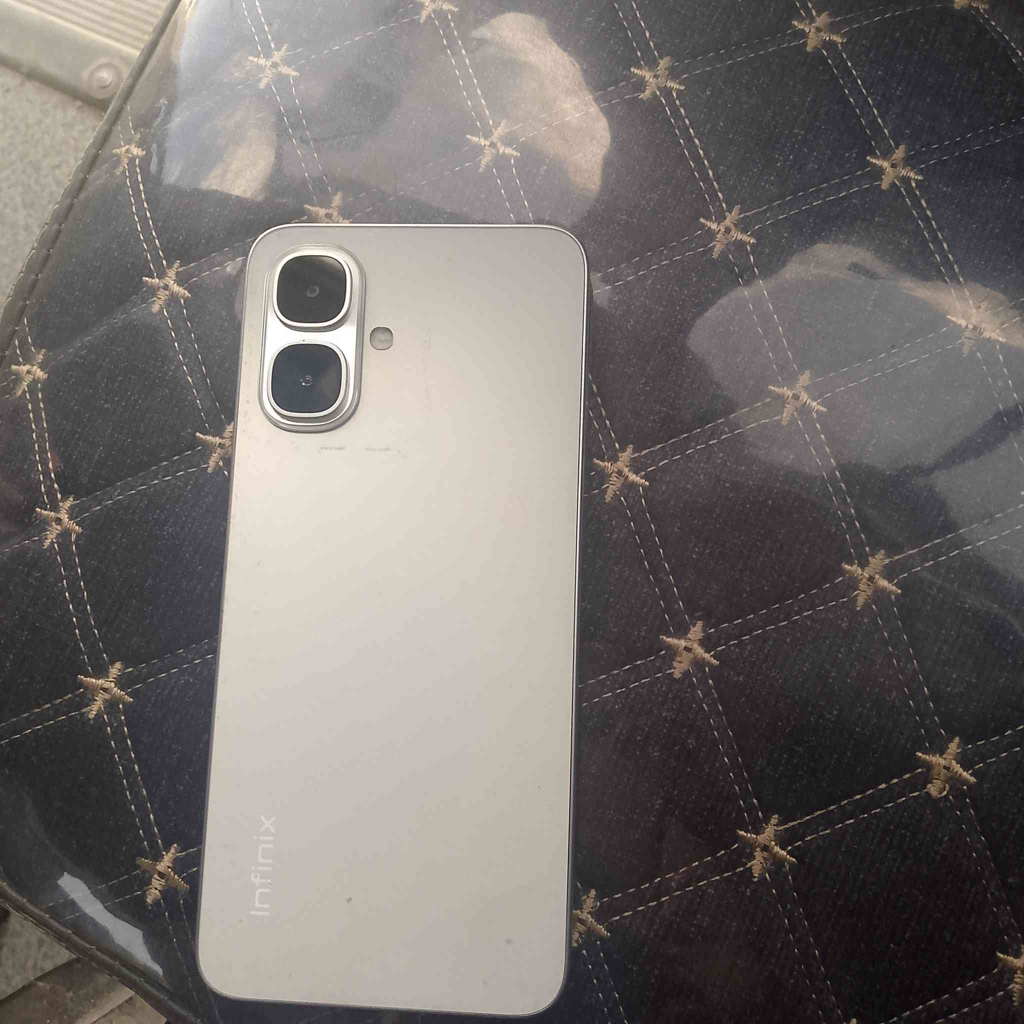 هذا الجهاز نظيف فول مواصفات سعر 130 وبي مجال الرياض حريه ضرب ساعه عدن***********
