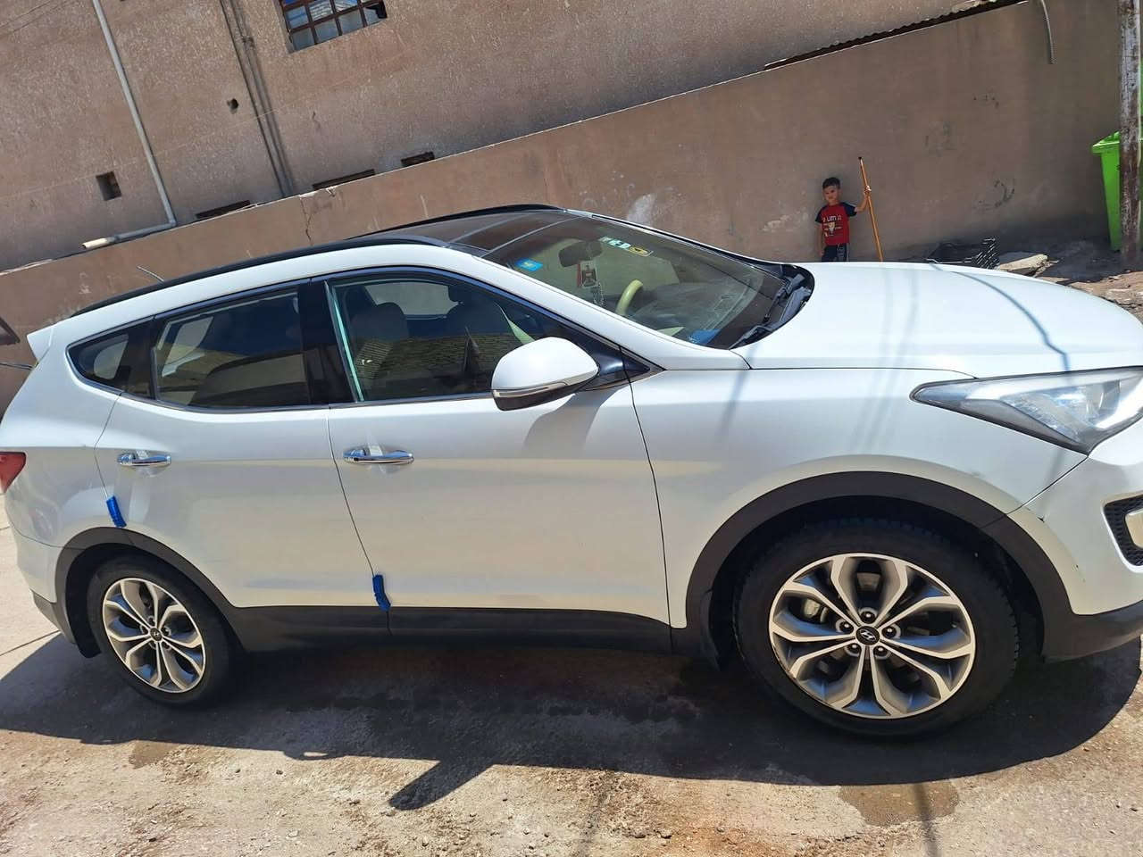 سنتافي خليجي 2015
بصمه 7 راكب 
6 سلندر
بيها بارد بالجاملغ الخلفي شبر
السياره نضيف فول واحد ع واحد بنوراما فتحه
سنويا 2027 هزه جديده
مكان السياره بغداد
السعر170 بيها مجال 
***********
