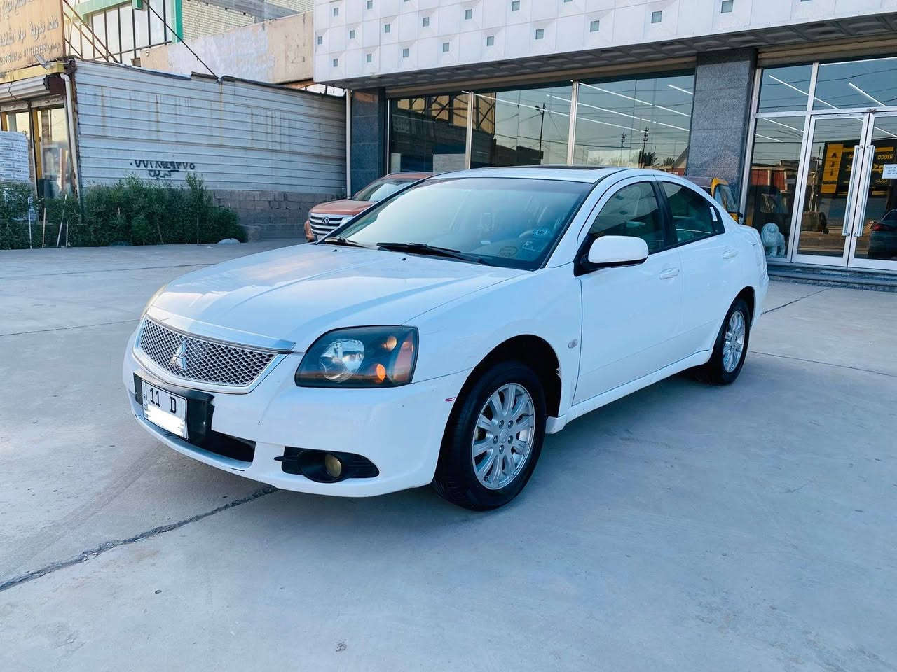 سلام عليكم...                                            كلند 2011 خليجي حره سعر 110                  رقم بغداد فول موصفات على وضع الشركة.      تخم تاير جديد باتري جديد كير محرك صدر مكفول صبغ جملغ خلفي وشبر باب خلفي أثر شخط تواصل وتساب فقط *********** مكانه بغداد بلديات
