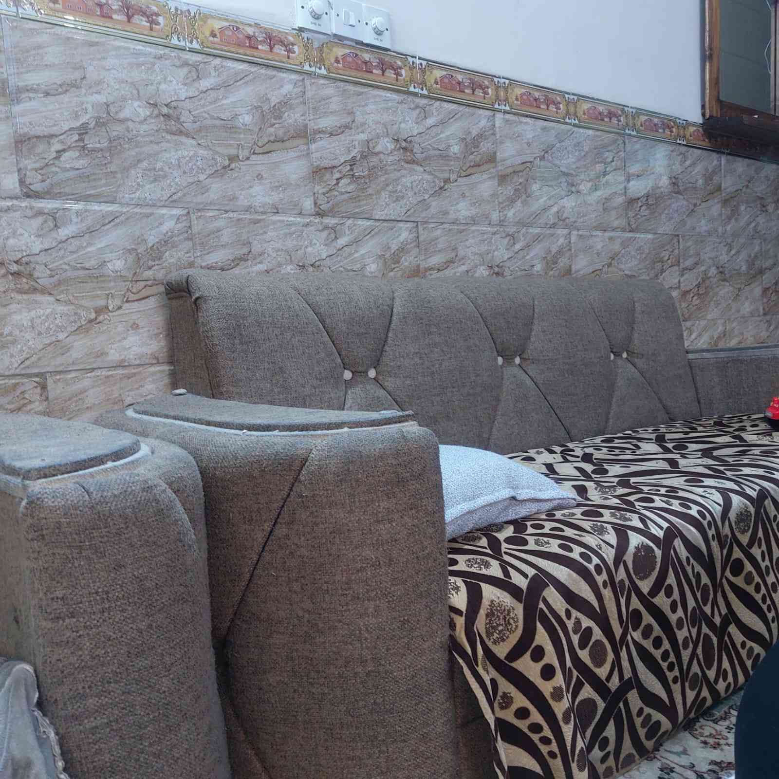 قنفات نضيفة للبيع العدد 13 السعر 200 واي عنواني البلديات ستفسار ***********
