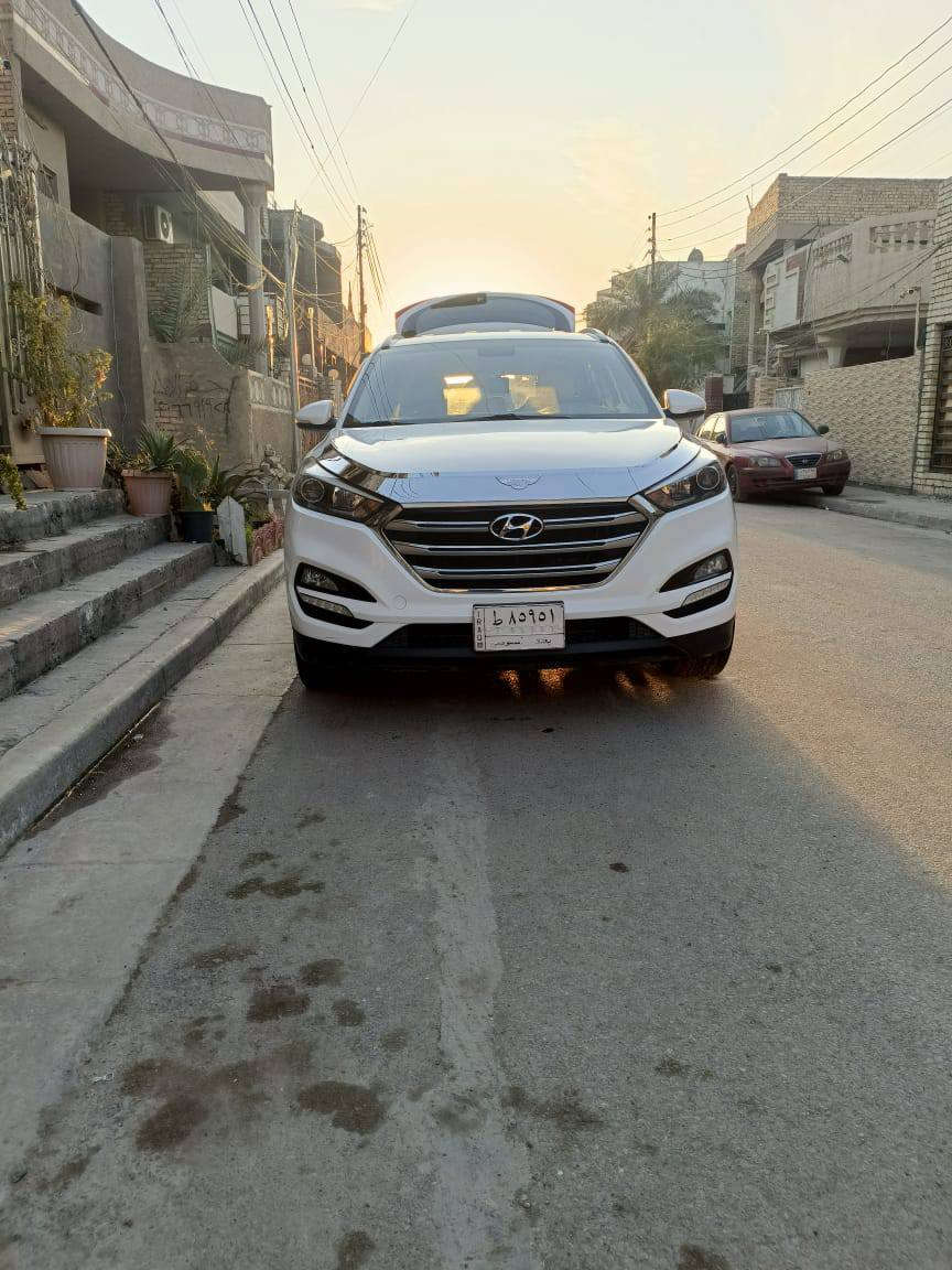 السلام عليكم للبيع توسان موديل 2018خليجي القاصد سياره على ايدي سياره حاليا ماشيه 82 كيلو سياره خير من الله صدر كامل امامي خلفي مع المشط مبدله صار اسبوع  سياره حلوة بالتوفيق الي اصير من نصيبه مابيه نقص الحمدلله وين مايعجبك اطلع بيه  السعر 188 وبيه مجال للطيبين للعلم ماخذه ب230 بوقته اكيد كلشي بوقته   الي يشوفه غاليه  انشاء الله يحصل  احسن   *********** تحياتي للجميع// ملاحظه بسيطه اني اخذته مكفوله بس  الباب الي وره سايق  واحد يكولي بي صبغ  شركه مو  صبغ تجاري واحد يكول لا اني ابيع بيه صبغ باب  قطعه فقط  حتى دعاميات مابين صبغ علمود لايصير مخاجل
