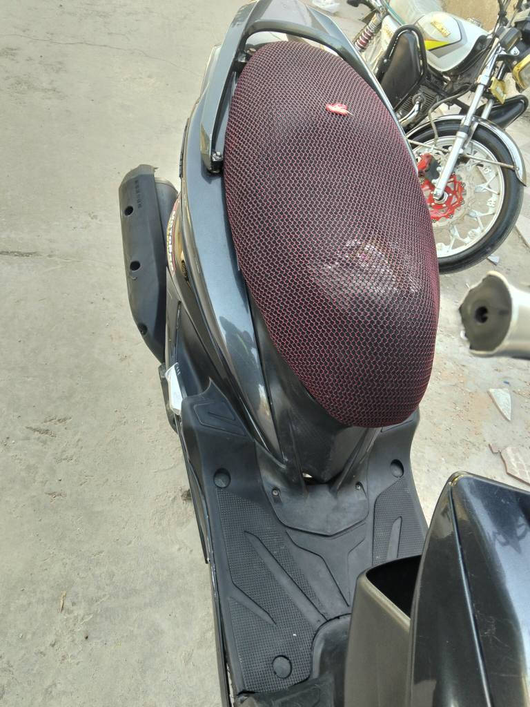 السلام عليكم دراجه سكنس لد للبيع مكينه بلادي شغاله نكره سلف الدراجه خير من الله شلعه ومعدل وبيهه تزويد صدر امامي فج صينيه يدات مال بريك   يرادلهه دسك امامي وتاير خلفي تعبان اي نقص مابيها
وهاذه رقمي *********** بغداد, العراق
