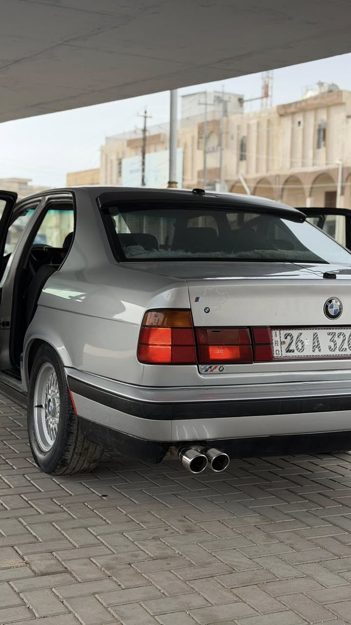 السلام عليكم للبيعBMW موديل1992 مسكر كير اوتماتيك رقم صلاح الدين سنويه هزه لل30 سياره مكفول كفاله عامه من كلشي سياره عل بلاد كله دكه جاكوج مابيه بل شرط بيه تبديل جاملق وباب فقط السعر65بي مجال مراوس حسب القناعه مكانه صلاح الدين رقم التلفون ***********
