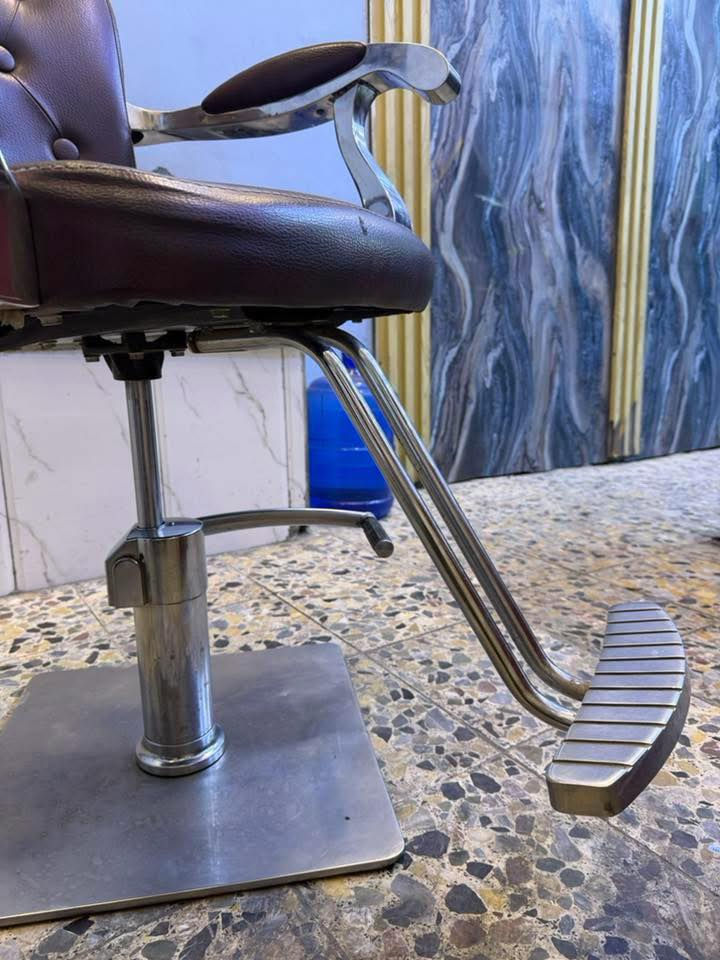 كرسي للبيع السعر 100الف وبي مجال العنوان بغداد الفضل رقم هاتفي ***********♥️
