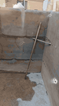 أعمال المعالجة الخزانات ولاسطح  والطلاء  بمواد  تخصصية ومراحل عدة توضح...