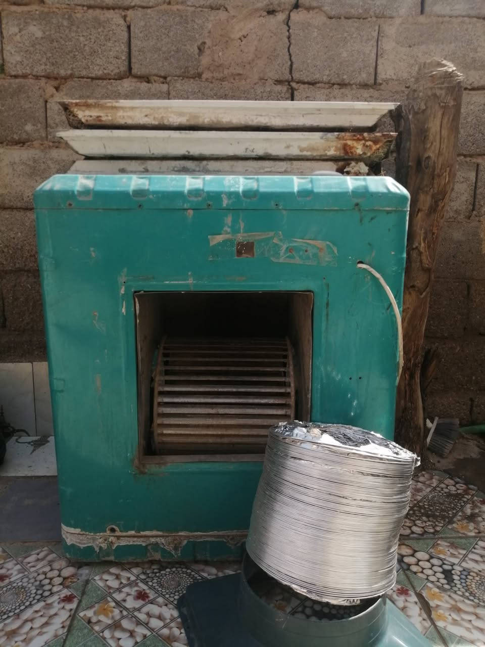 مبرده وياه خرطوم تلث متار نضيفه ماطورها يشتغل بس كلعت ريحه ما اعرف السبب بل ماطور بل وايرات ما اعرف سعرها  30الف قفص مكيف الحديد الثقيل ب 15الف كاروك اطفال نضيف وكامل سعره 25الف العنوان كوت حي الجوادين نزلت لوا حنين ستفسار مراسله او تصال ***********
